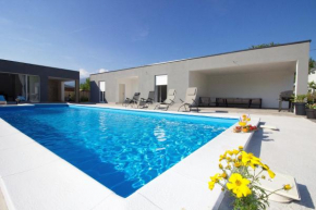 Blue Sky Villa - with private pool